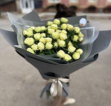 Букет Белые кустовые розы Солинеро в Александровске-Сахалинском